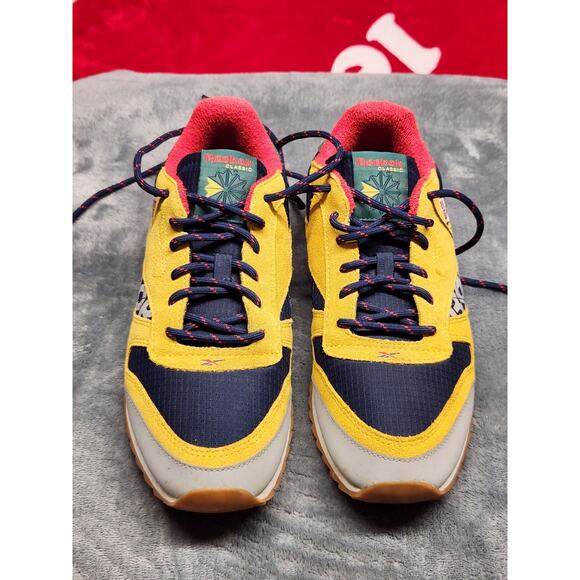 Reebok Classic Men’s 6 Yellow Navy Suede Gum Sole Retro Sneakers main image 5